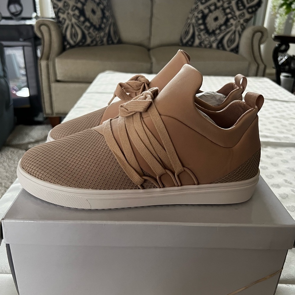 Steve Madden women’s Sneakers in Blush